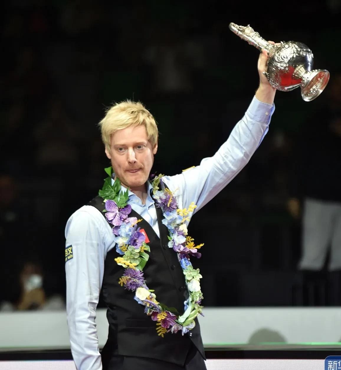 似乎也为他 似乎也为他