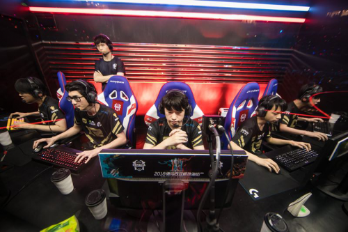 新岁迷城 新岁迷城